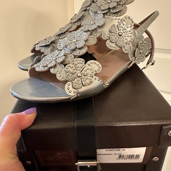 Alaia silver leather floral flat sandals 👡 - Picture 4 of 6